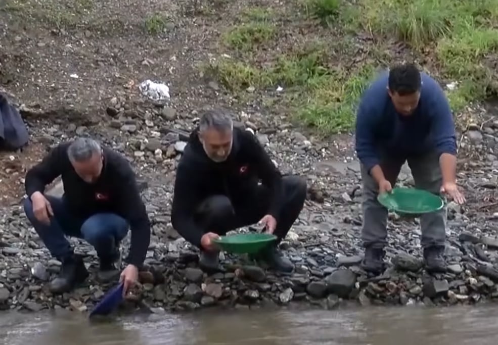 Haberi duyan soluğu orada aldı! Altın avcıları dere yatağını mesken eyledi