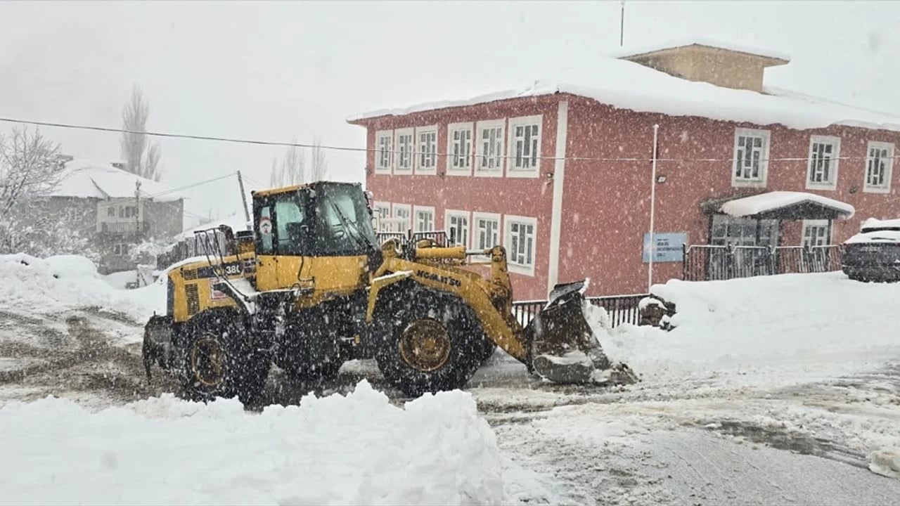 Hakkari'de Köy yolları kapandı!