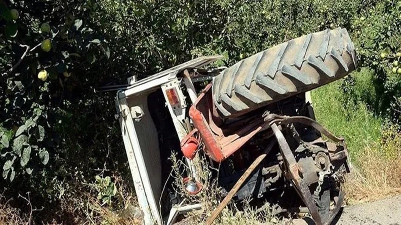 Halfeti'de traktör devrildi: 8 yaşındaki çocuk öldü, babası ve kardeşi yaralandı