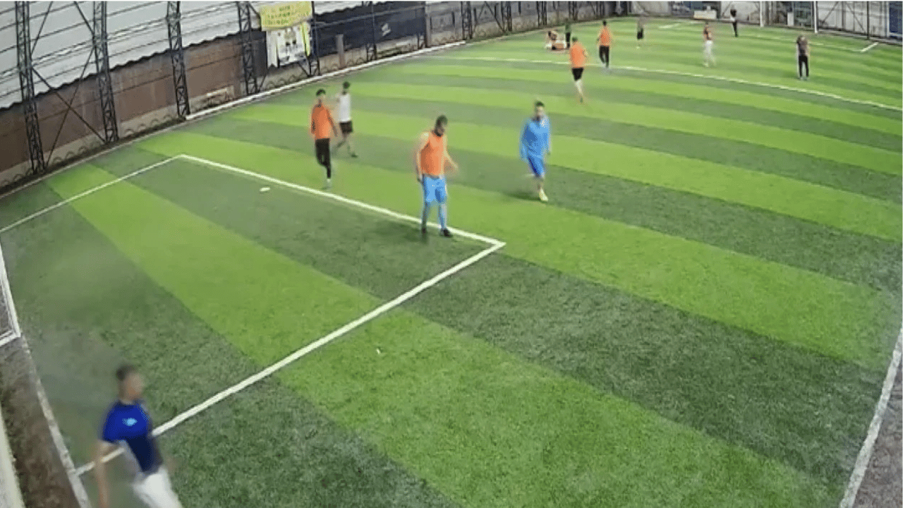 Halı sahada futbol oynarken fenalaşan genç hayatını kaybetti