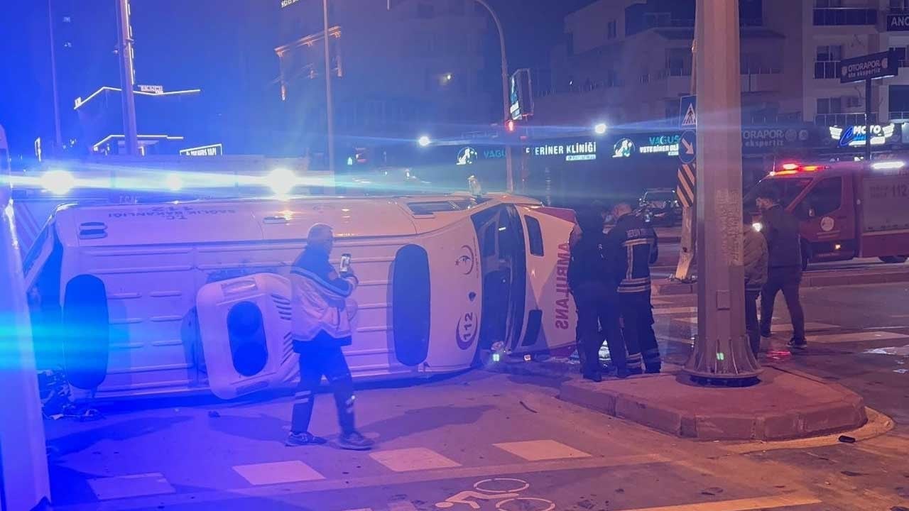 Hasta taşıyan ambulans ile cip çarpıştı! 5 kişi yaralandı