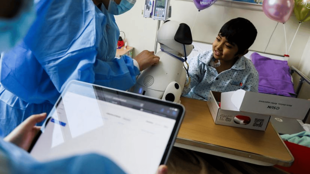 Hastaların umudu oldu: İşte yapay zeka destekli robot köpek!