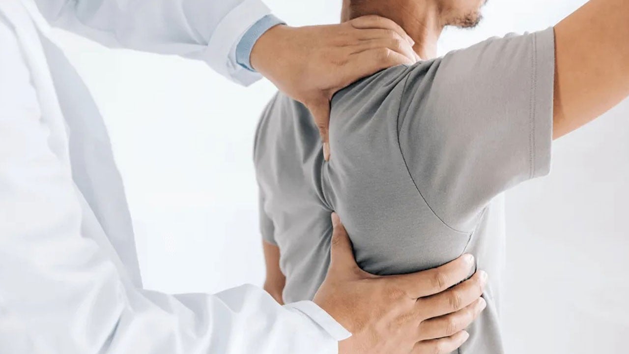 Hastalık sessizce ilerleyebiliyor! Gece artan omuz ağrısına dikkat