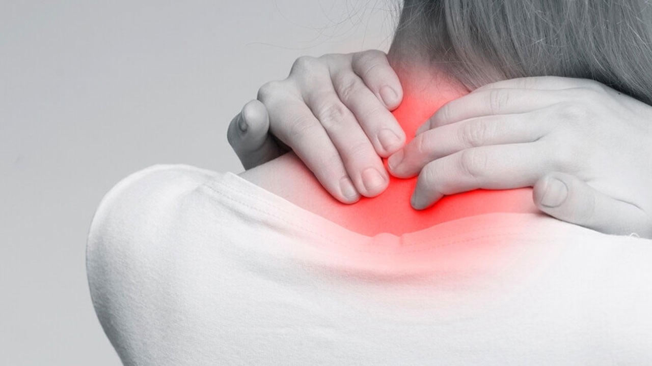 Hatalı duruş boyun sağlığını tehdit ediyor