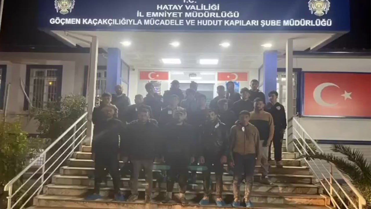Hatay'da 19 kaçak göçmen yakalandı iki gözaltı