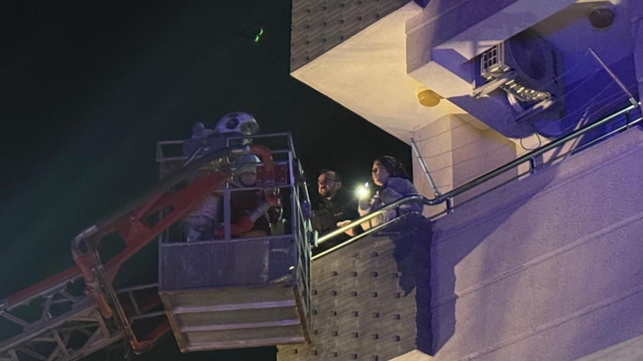 Hatay'da 5 katlı binada yangın: 30 kişi kurtarıldı