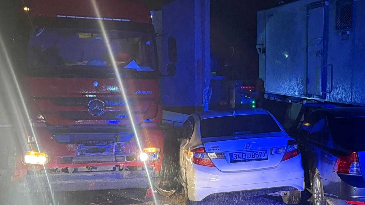 Hatay'da film sahnelerini aratmayan kaza! 8 araca çarpıp durdu