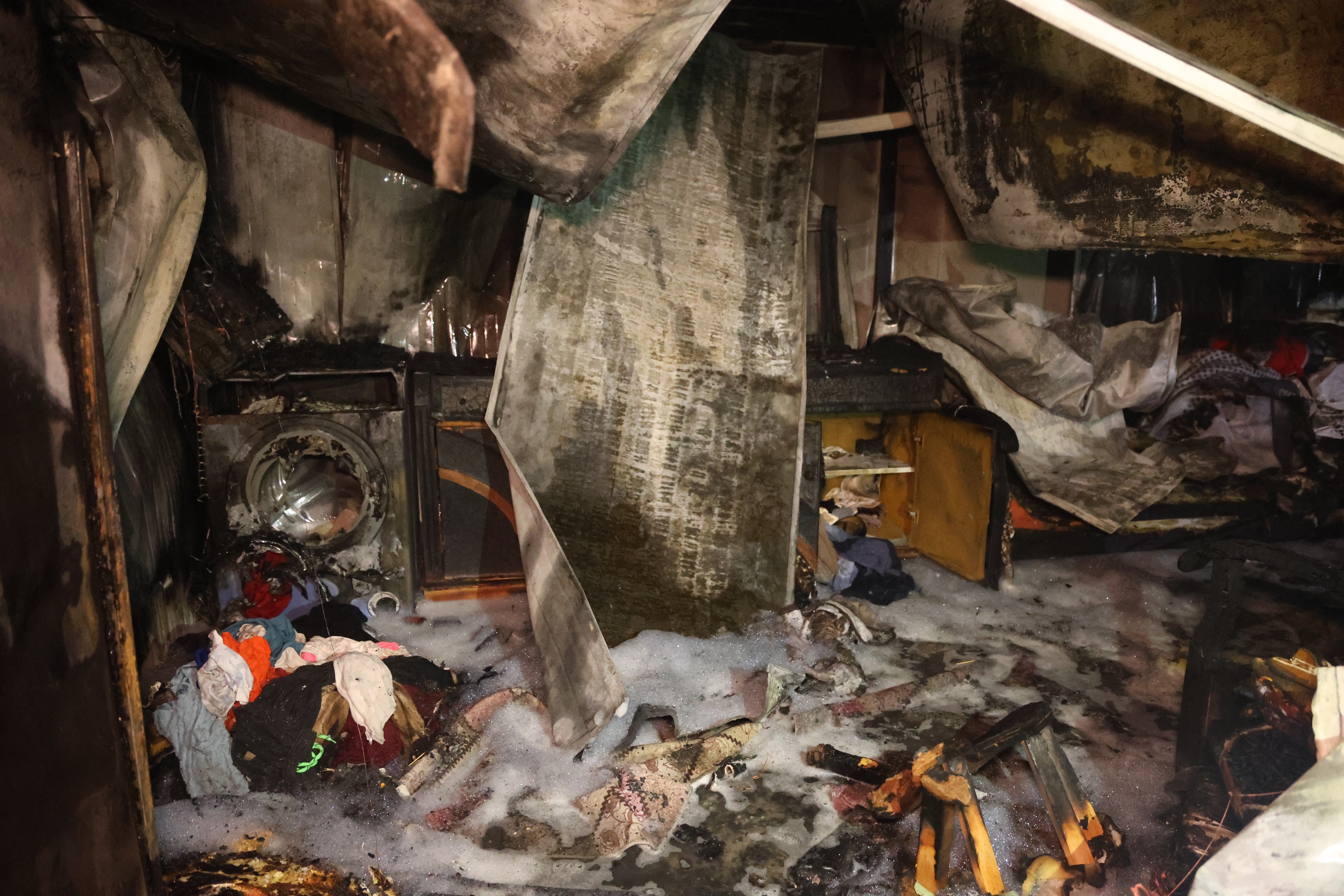 Hatay’da konteyner evde facia! Geceyi alevler aydınlattı