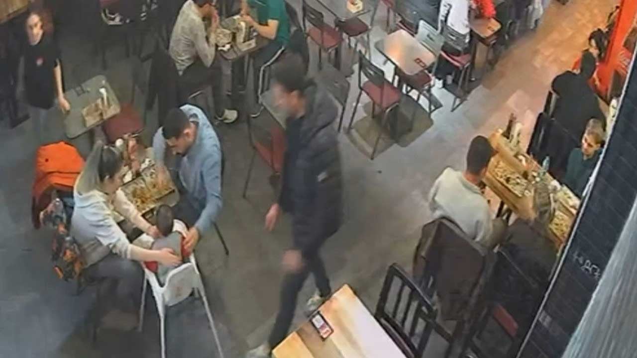 Heimlich manevrası ile bebeği kurtardı