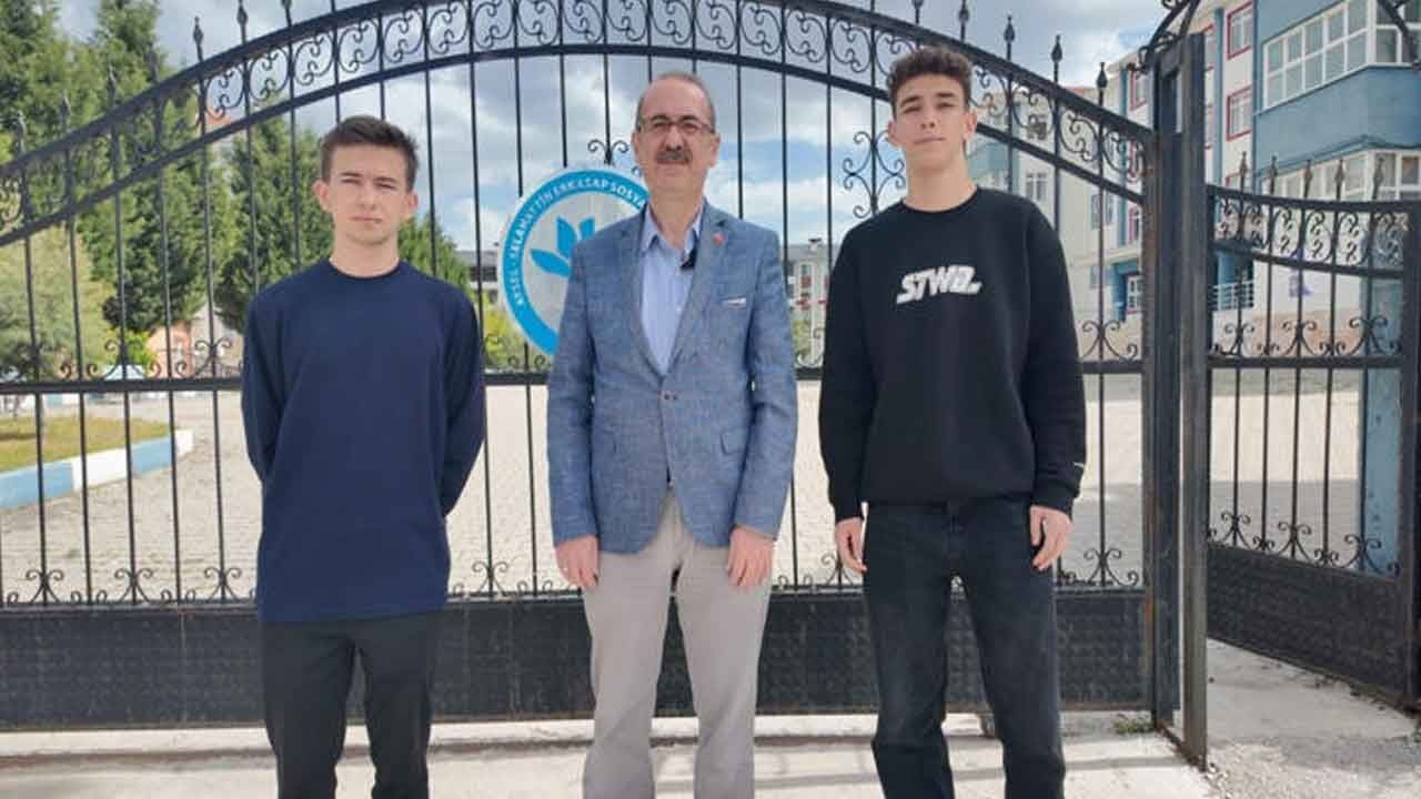 Helal olsun! Liseli gençler Türkiye'nin gönlünü fethetti