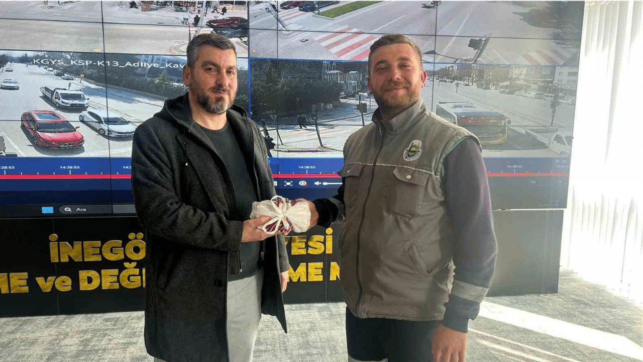 Helal olsun: Yolda bulduğu 200 bin lirayı sahibine teslim etti