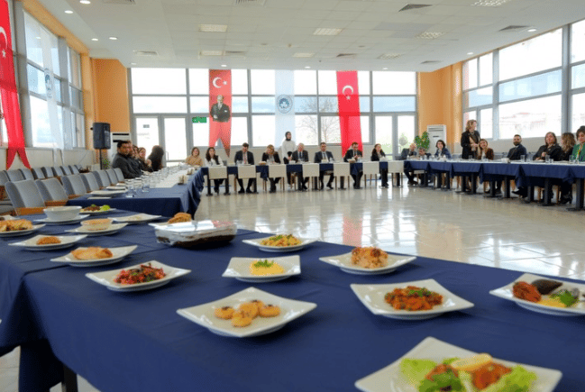 Hem Sağlıklı Hem Yöresel: Üniversiteli Gençlerden Lezzet Sunumu