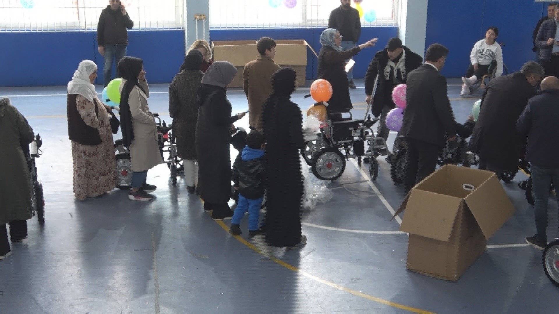 Hevsel’in Çiçekleri Projesi kapsamında 20 akülü sandalye teslim edildi