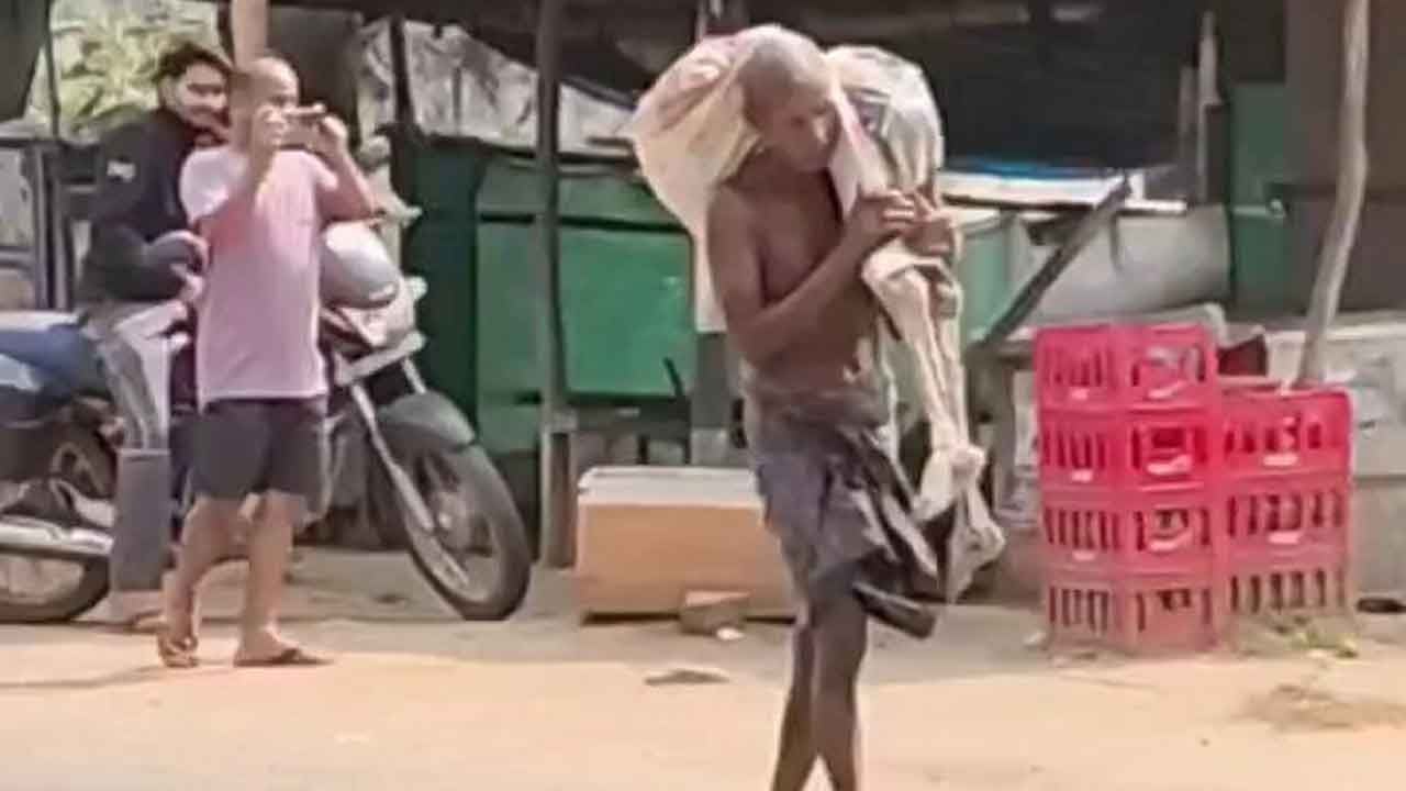 Hindistan'da akıllara durgunluk veren olay! Bankacılar 'sahibini getir' dedi, mezarı açıp iskeletle bankaya daldı!