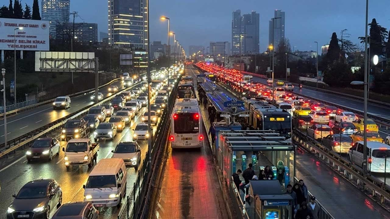 İftar öncesi İstanbul'da yoğun trafik