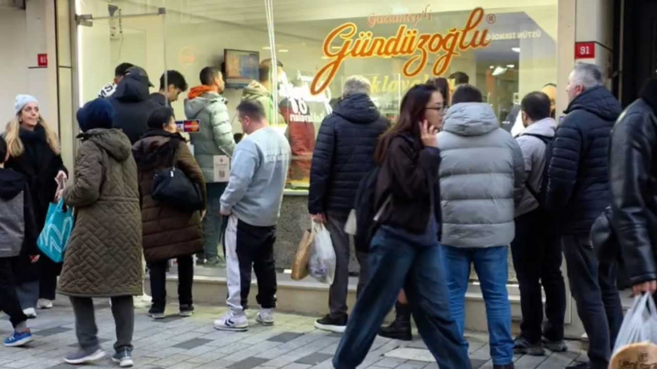 İftar öncesi tatlıcılarda yoğun mesai