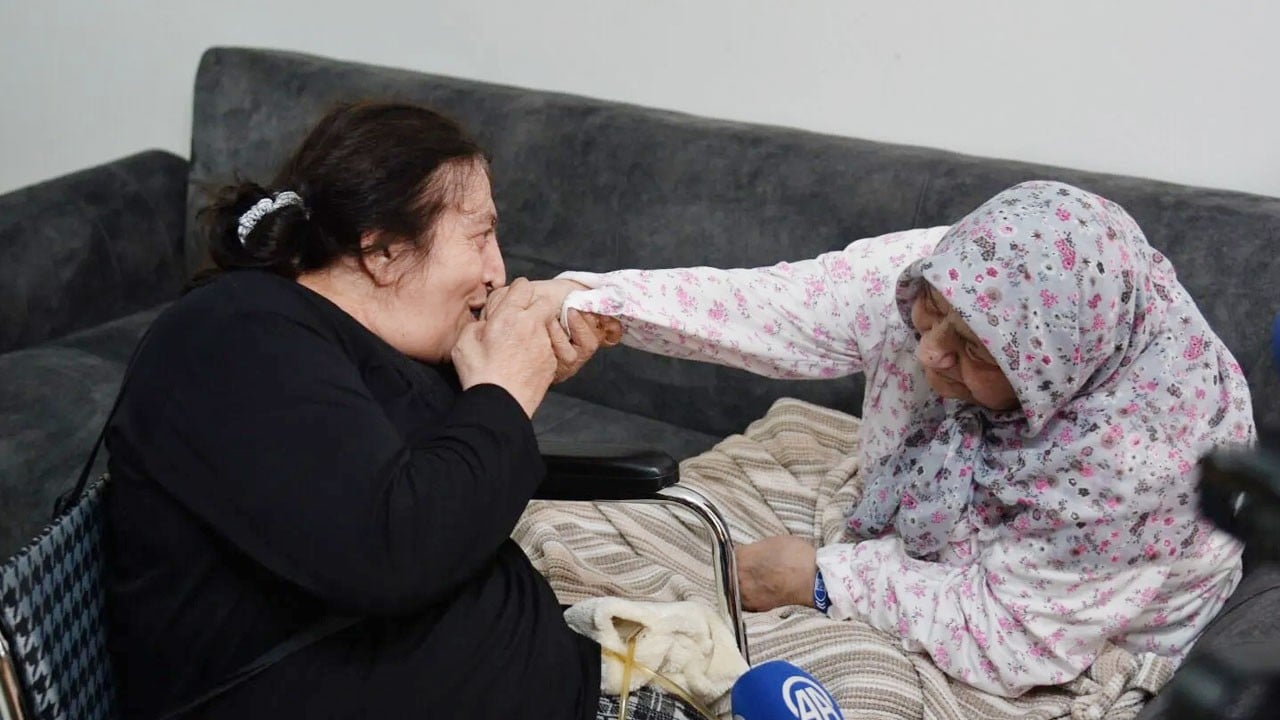 İki vatanın yetkilileri el ele verdi! Anne ile kızının 30 yıllık hasreti dindi