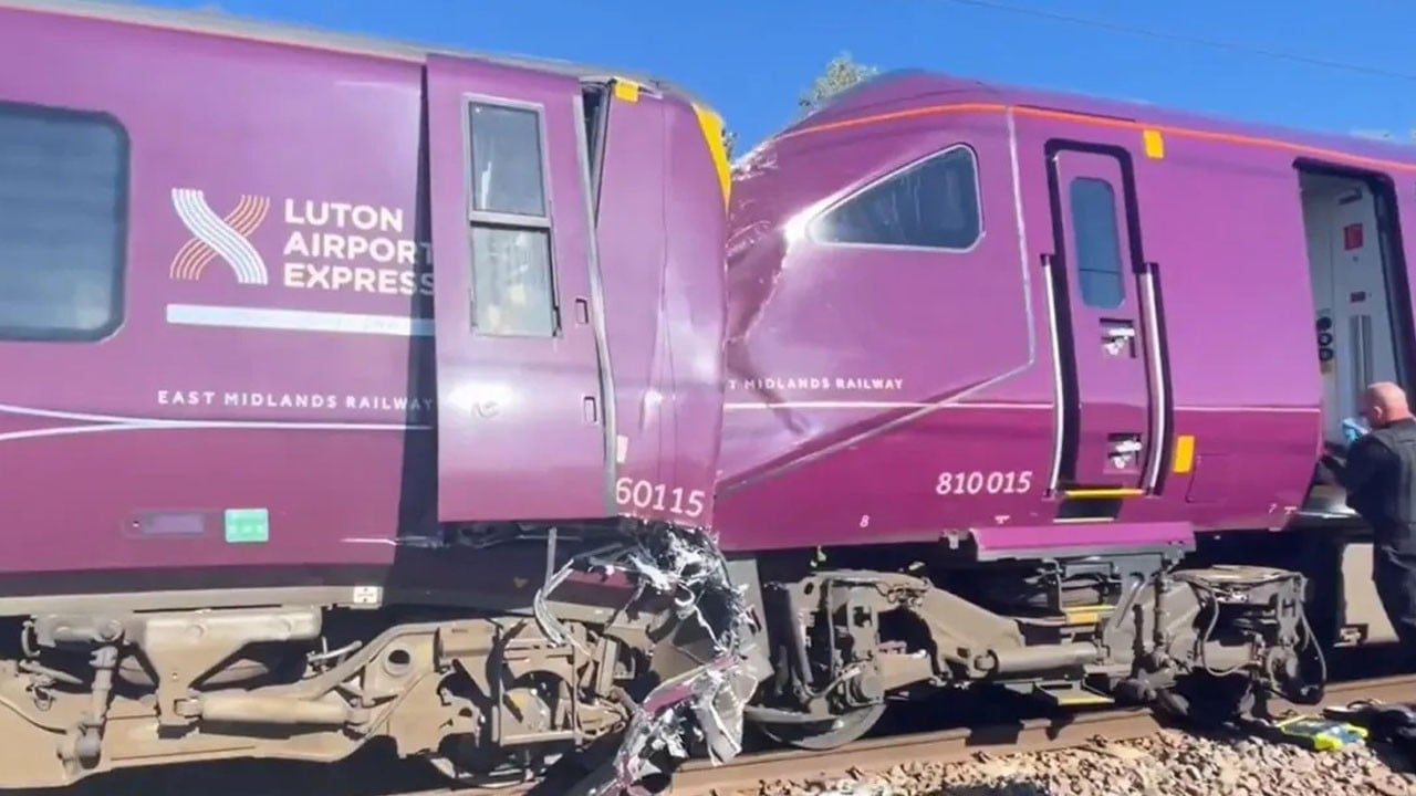 İki yolcu treni çarpıştı: Ölü ve yaralılar var