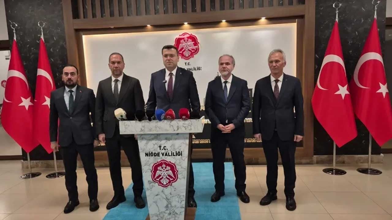 İlk durağı Şehit Ömer Halisdemir’in kabri! Niğde Valisi Nedim Akmeşe göreve başladı