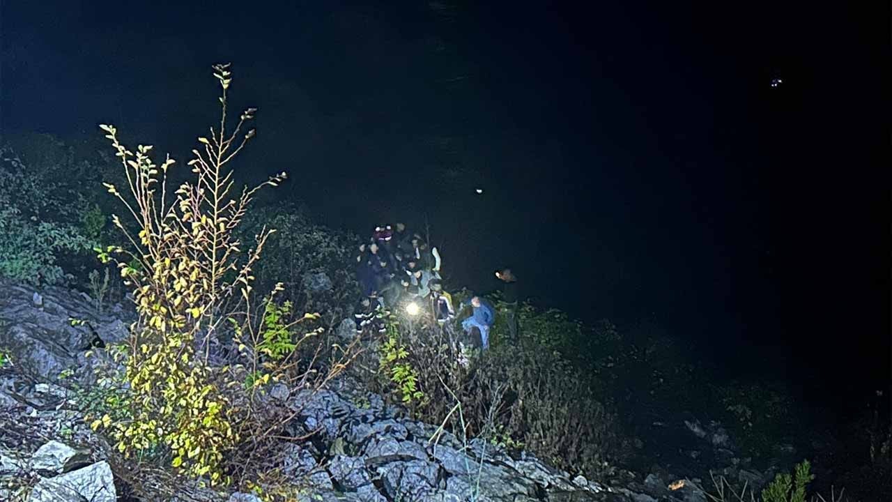 İnebolu’da kaza! Otomobil şarampole yuvarlandı, sürücü yaralı