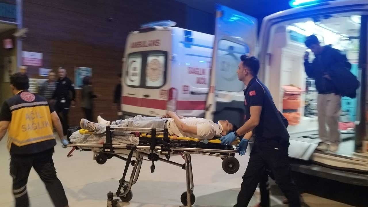 İnegöl'de otomobil ile çarpışan motosikletteki 2 kişi yaralandı