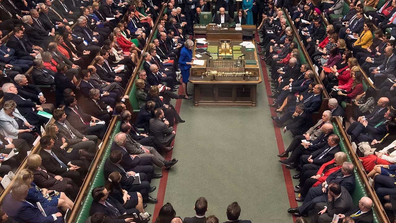 İngiltere hükümeti, Epstein bağlantılı eski bakanla ilgili ilk adımı attı