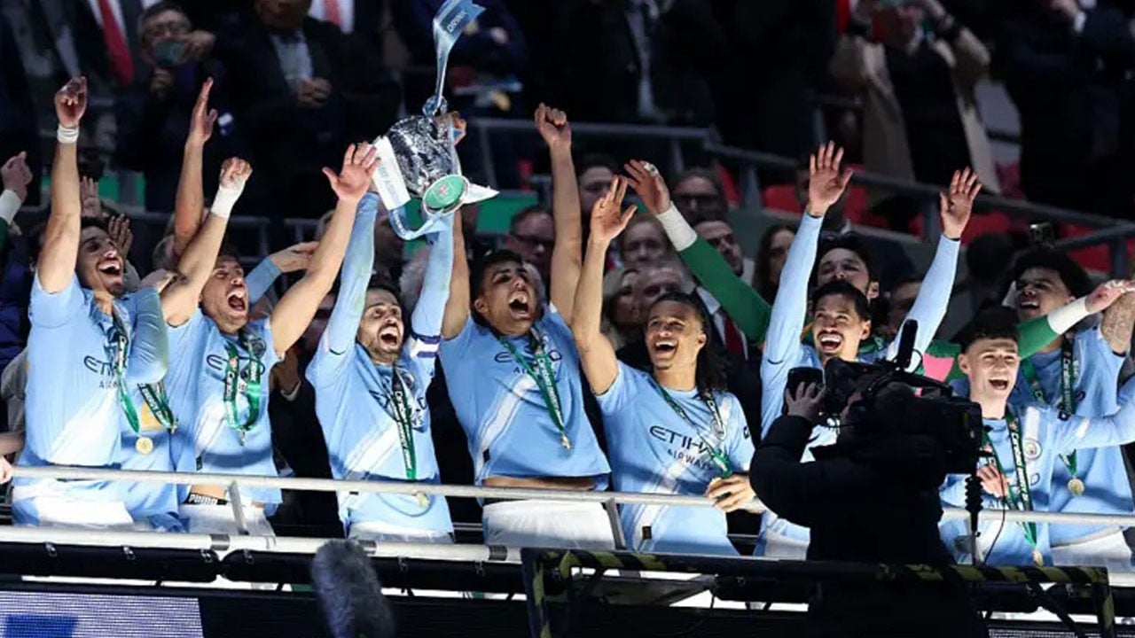 İngiltere Lig Kupası finali nefes kesti! Manchester City kupayı kaptı