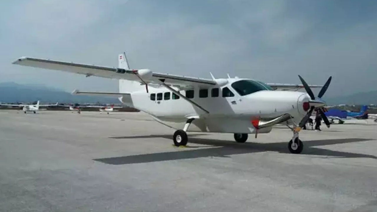 İniş yapan uçağı taradılar: 2 pilot öldü