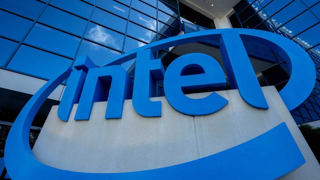 Intel, AI çip girişimi SambaNova’yı bünyesine katacak
