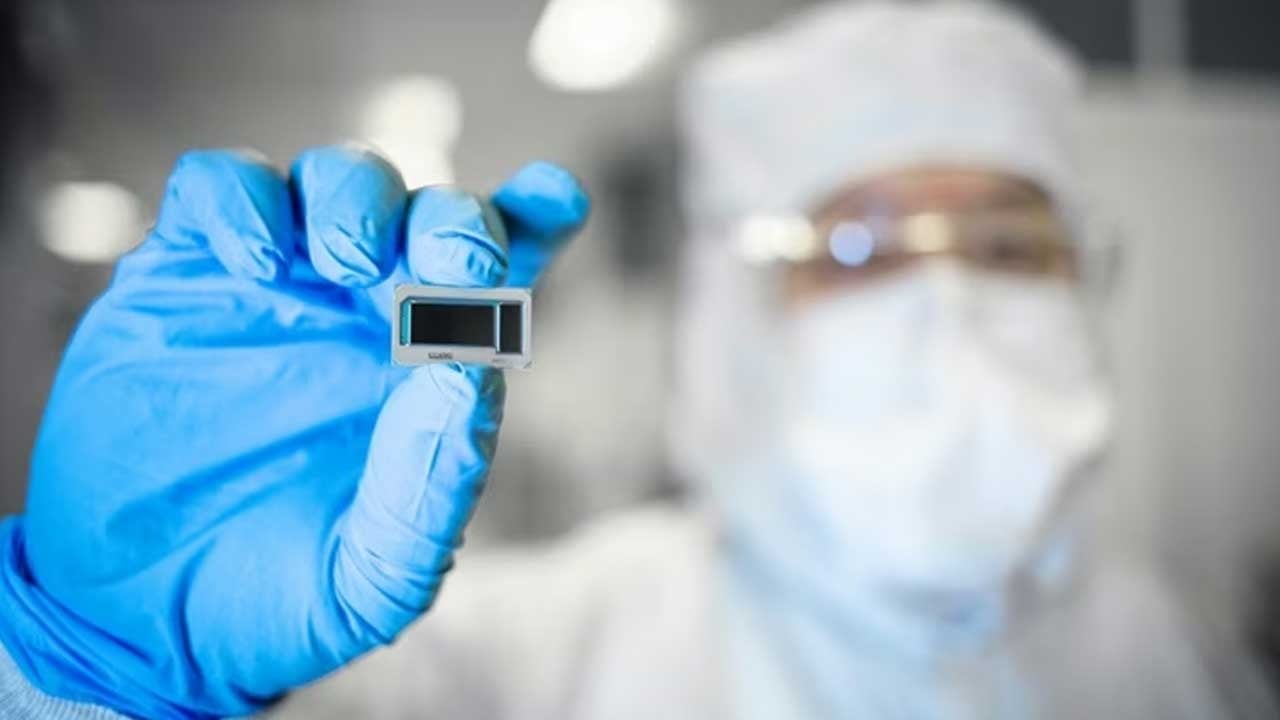 Intel, sektörün ilk "cam çekirdek" alt tabakasını duyurdu