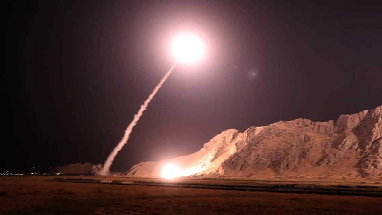 İran, ABD üssünü hedef aldı