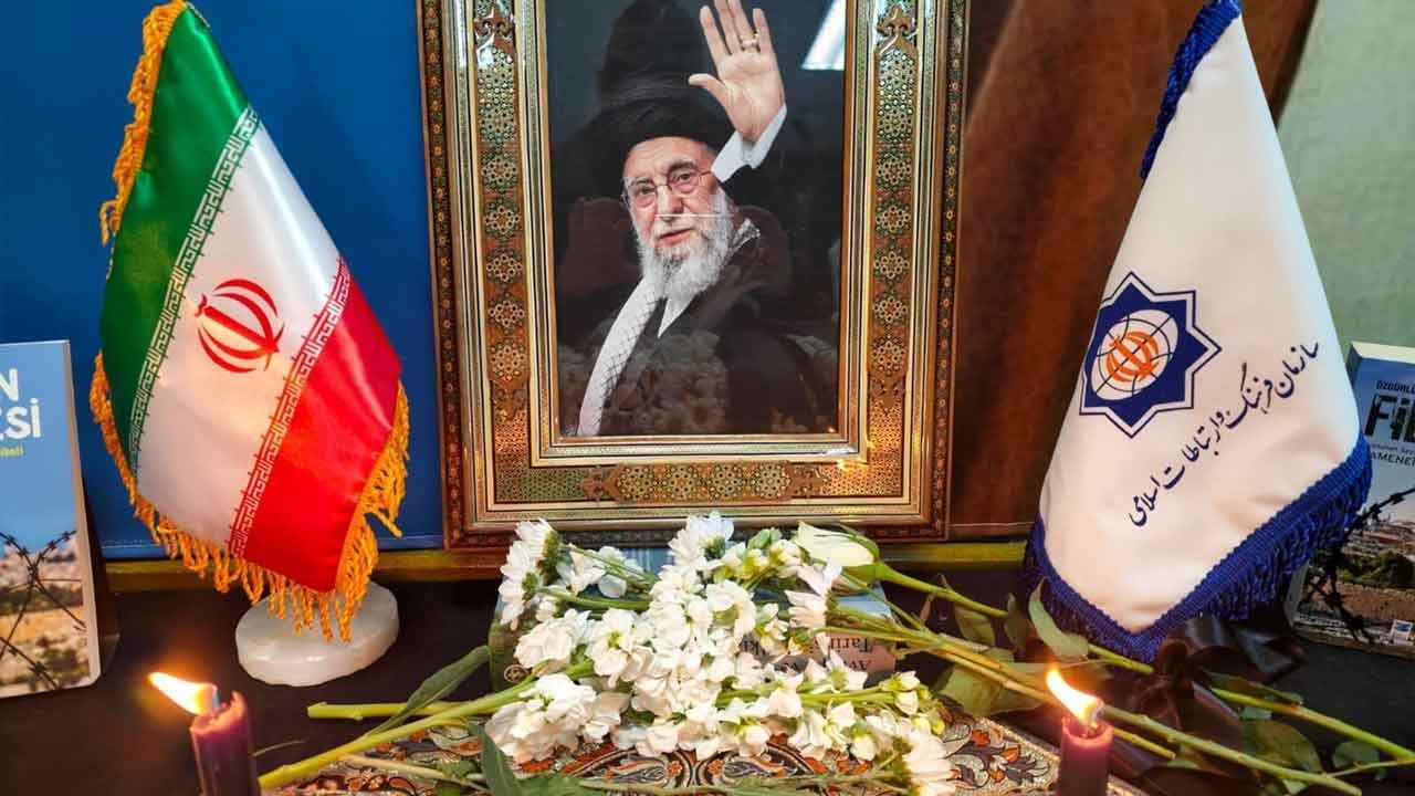 İran Büyükelçiliği, Hamaney için anma töreni düzenledi