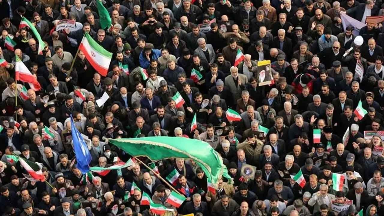 İran’da "ekonomik kriz" isyanı kana bulandı! HRANA korkunç bilançoyu açıkladı: "Tam 6 bin 961 can kaybı"