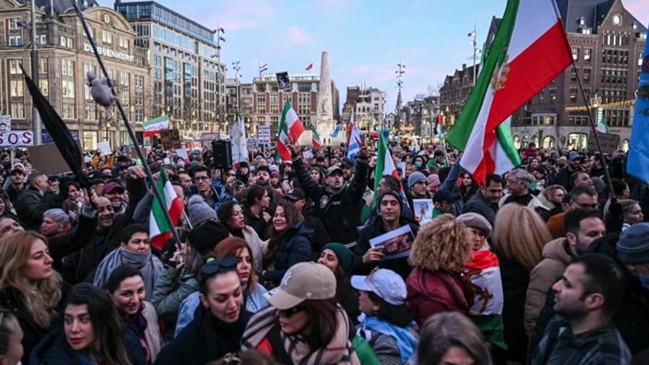 İran'daki protestolarda ölü sayısı güncellendi!