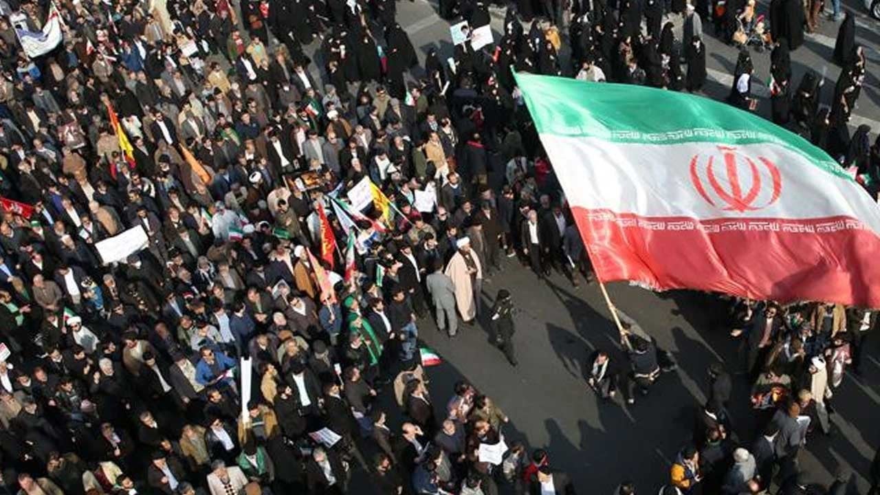 İran'dan "kargaşa çıkaranlara" sert uyarı: Halka ihanet eden...