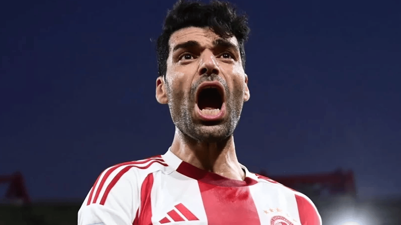 İranlı yıldız futbolcu savaşmak için orduya katılmaya karar verdi!