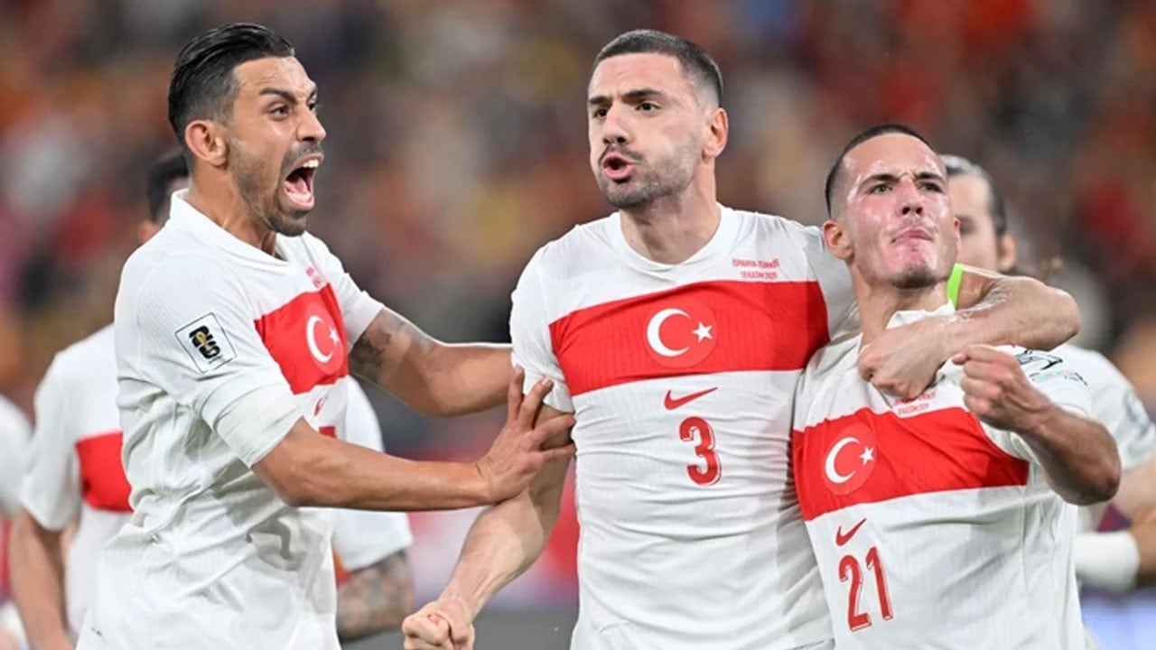 İrfan Can Kahveci’den kadro dışı kalması sonrası yanıt! "Fenerbahçe ailem"