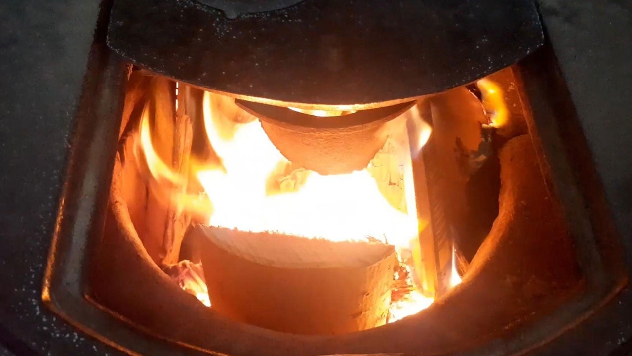 Isınmak için yaktığı soba sonu oldu!