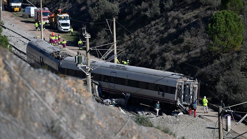 İspanya'da iki hızlı trenin karıştığı kazada can kaybı artıyor