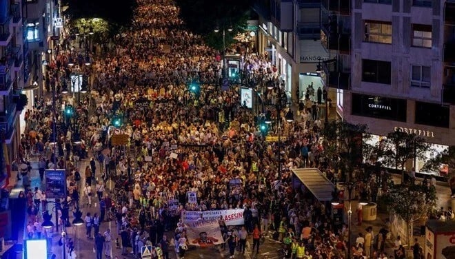 İspanya'da sel öfkesi dinmiyor: Valensiya'da binlerce kişi sokağa döküldü