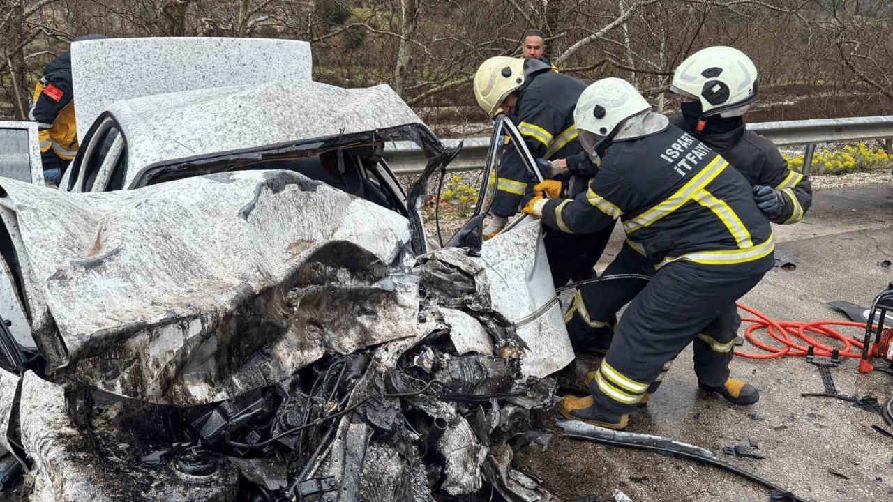 Isparta’da feci kaza nişanlı çifti hayattan kopardı