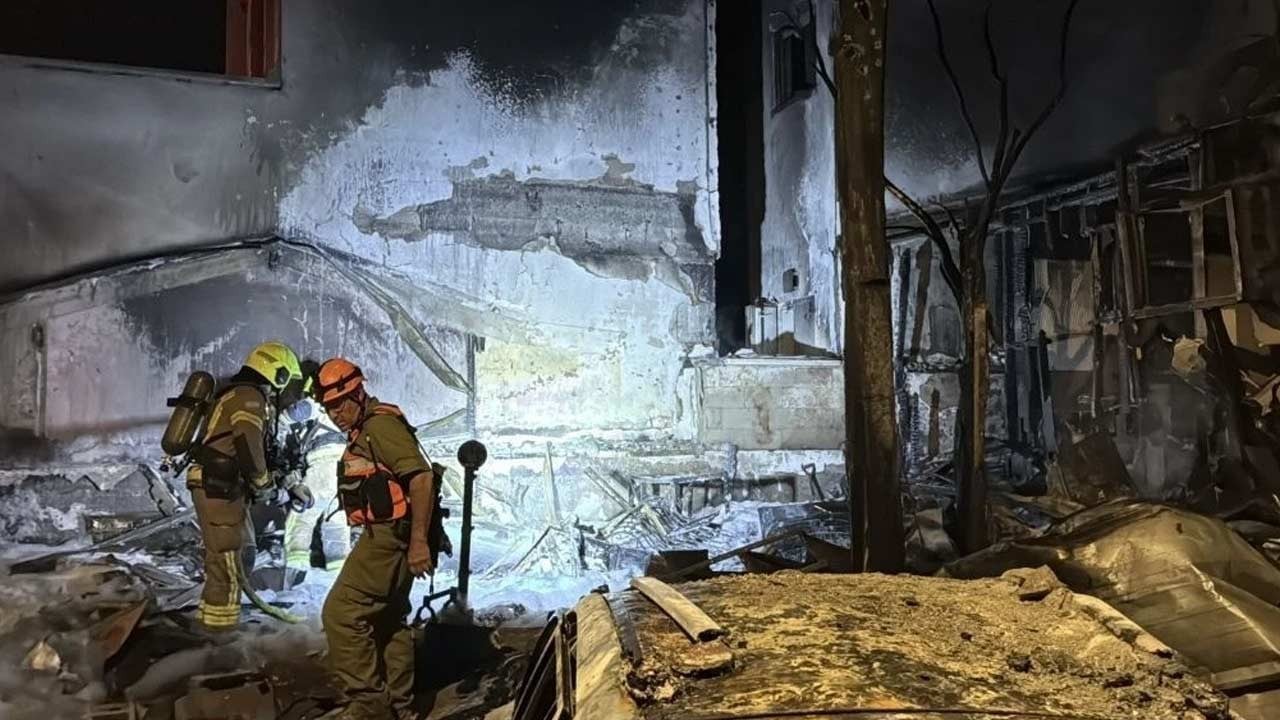 İsrail'deki bina yerle bir oldu