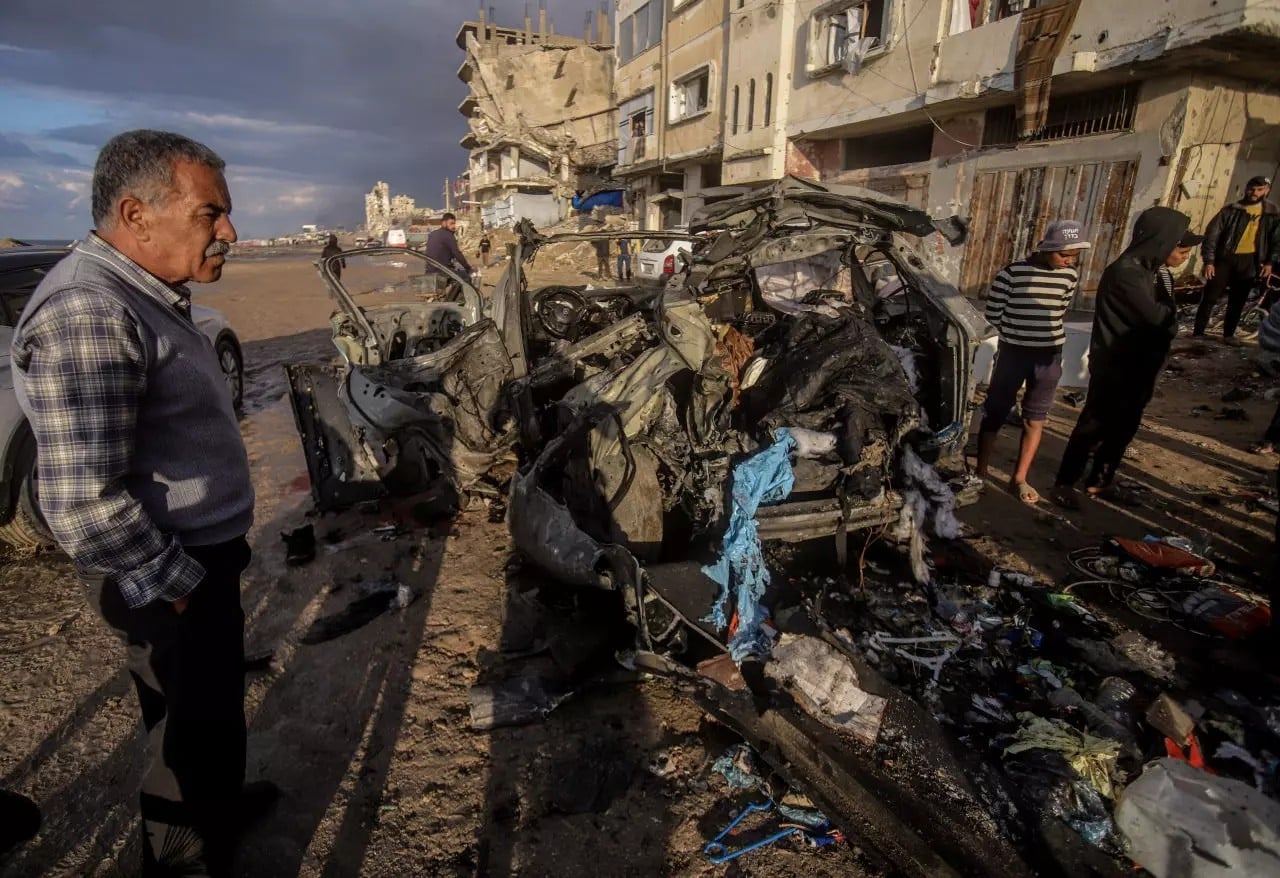 İsrail'in Gazze'de bir araca düzenlediği hava saldırısında 4 Filistinli şehit oldu