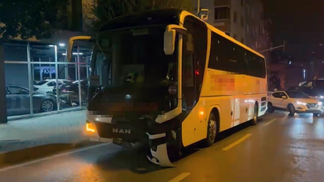 İstanbul - Bayrampaşa'da yolcu otobüsü ile otomobil çarpıştı: 3 yaralı