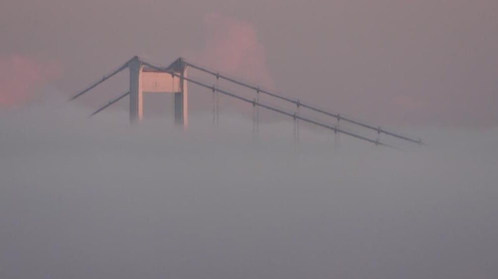 İstanbul Güne Beyaz Örtüyle Uyandı: FSM Köprüsü Siste Kayboldu