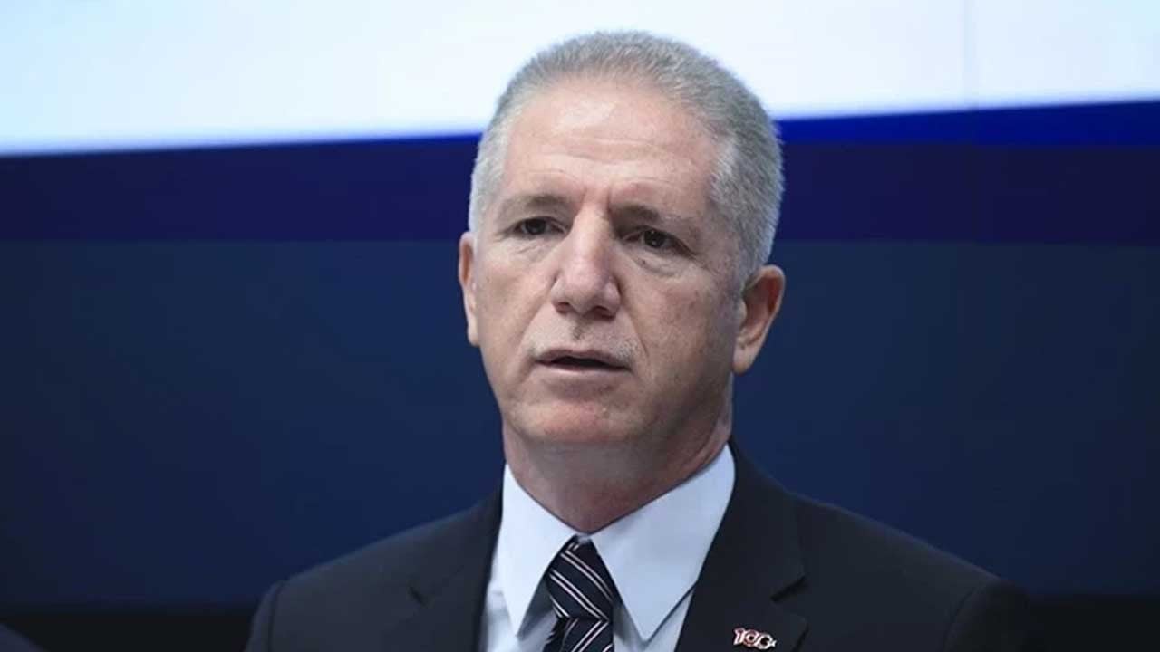 İstanbul Valisi Davut Gül'den öğrencilere müjde