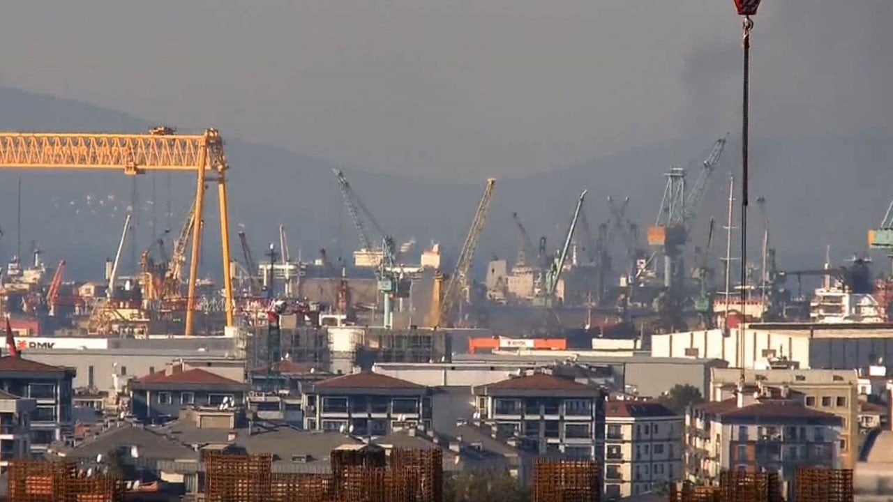 İstanbul'da gemi yangını! Müdahale sürüyor
