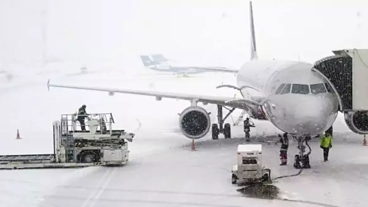 İstanbul’da kar alarmı: AJet 38 uçuşunu iptal etti