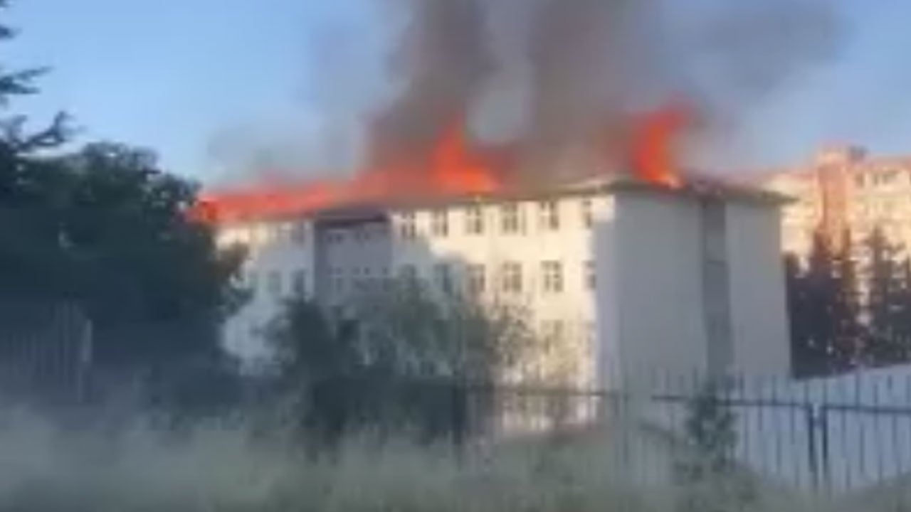 İstanbul’da okul yanıyor! Çok sayıda itfaiye olay yerinde