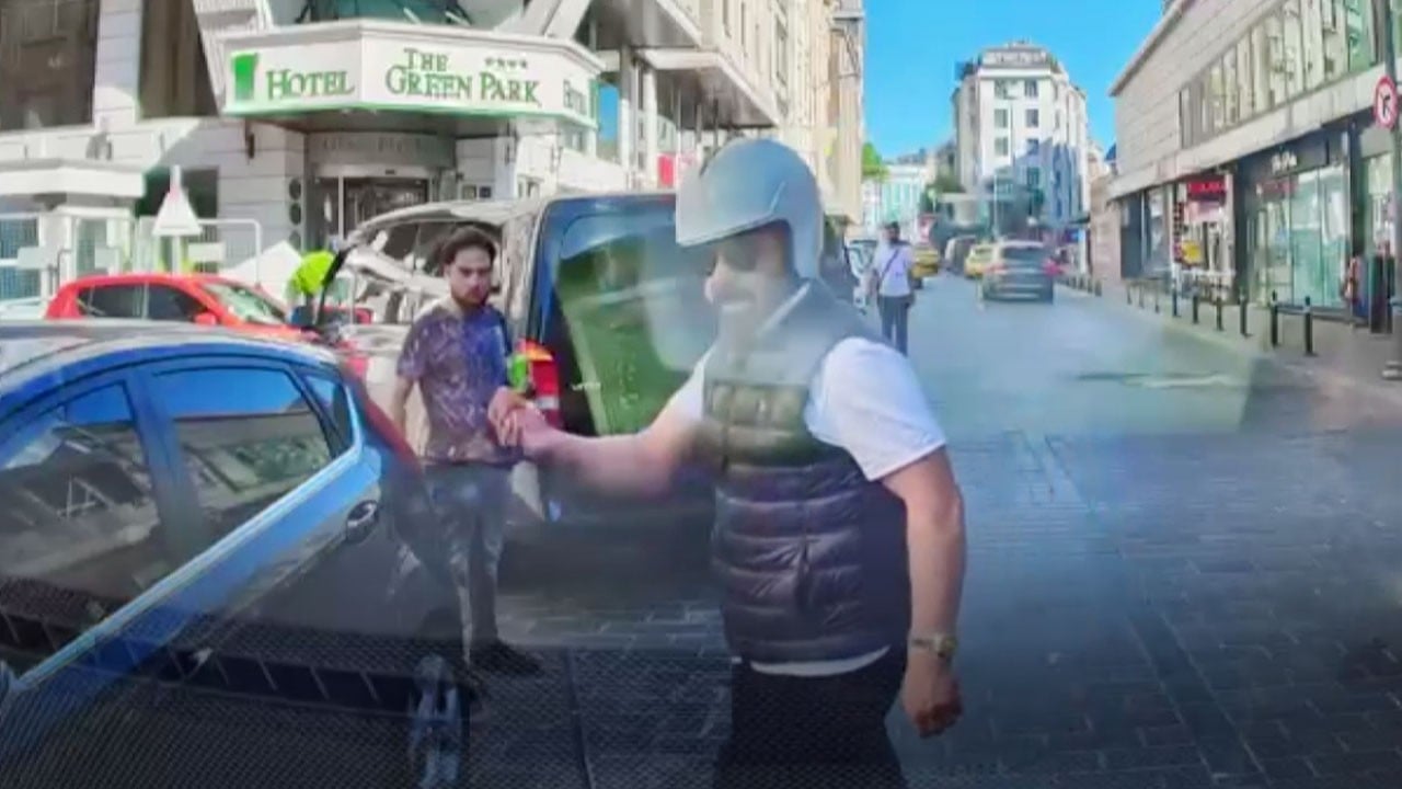 İstanbul’da yol kavgası: Boksörüm, çeneni kırarım!